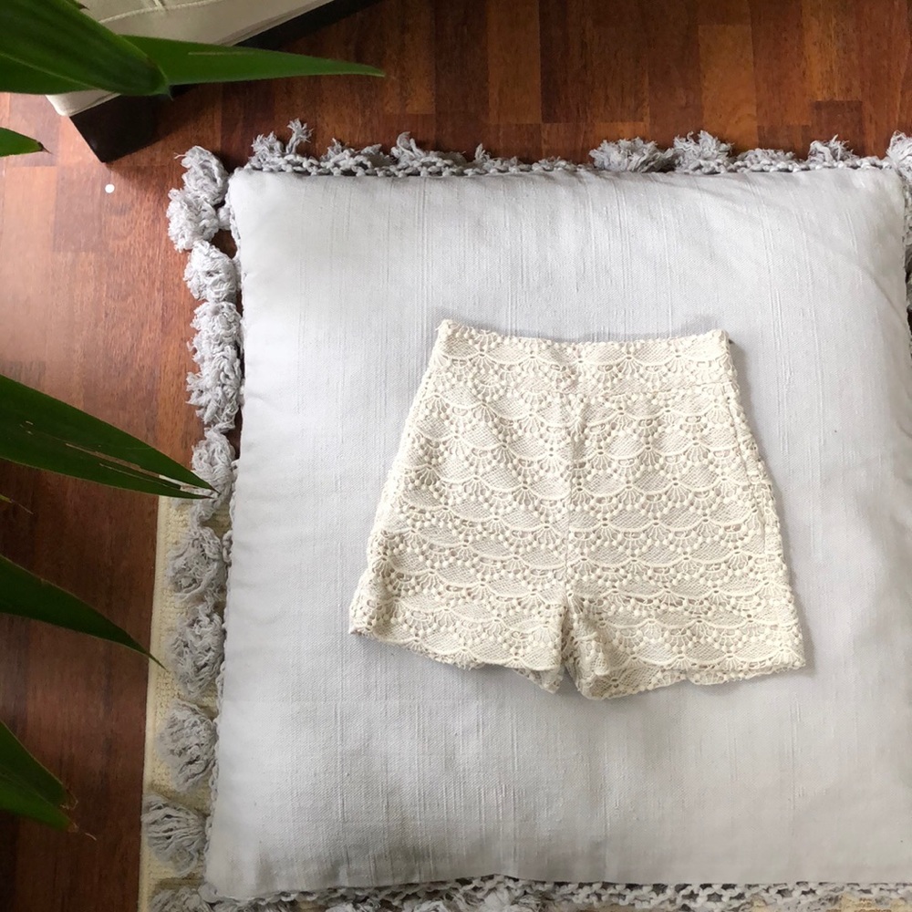 💛NWOT high waisted lace shorts
